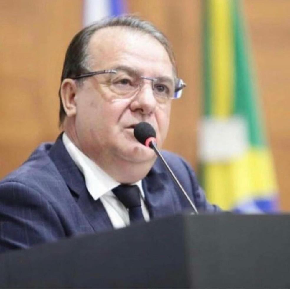 Deputado de MT autor de projeto contra vacinação obrigatória morre com Covid