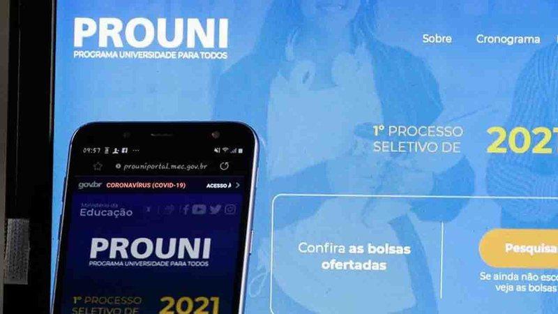 ProUni abre inscrições para bolsas de até 100%
