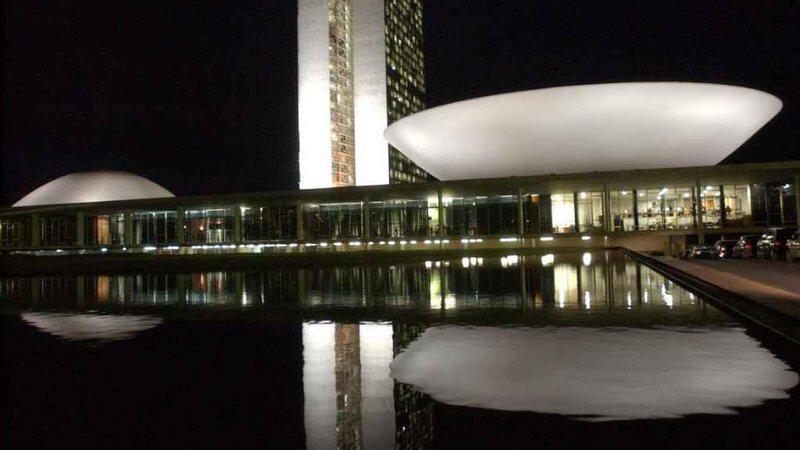 Câmara aprova inscrição automática na tarifa social de energia elétrica