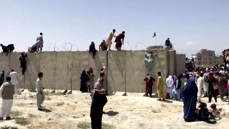 Embaixadas pedem que se evite aeroporto de Cabul por risco de atentado do Estado Islâmico
