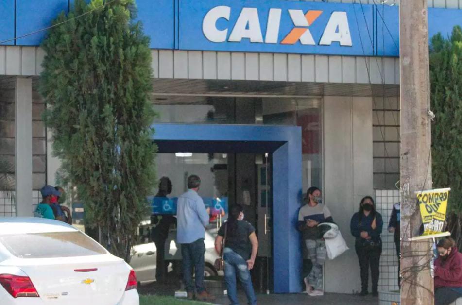 Caixa paga auxílio para nascidos em agosto