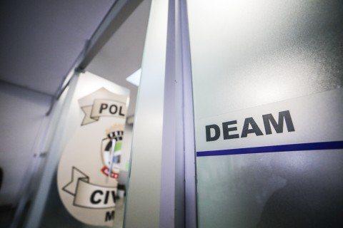 Namorada é espancada a socos ao flagrar rapaz com outra mulher em casa