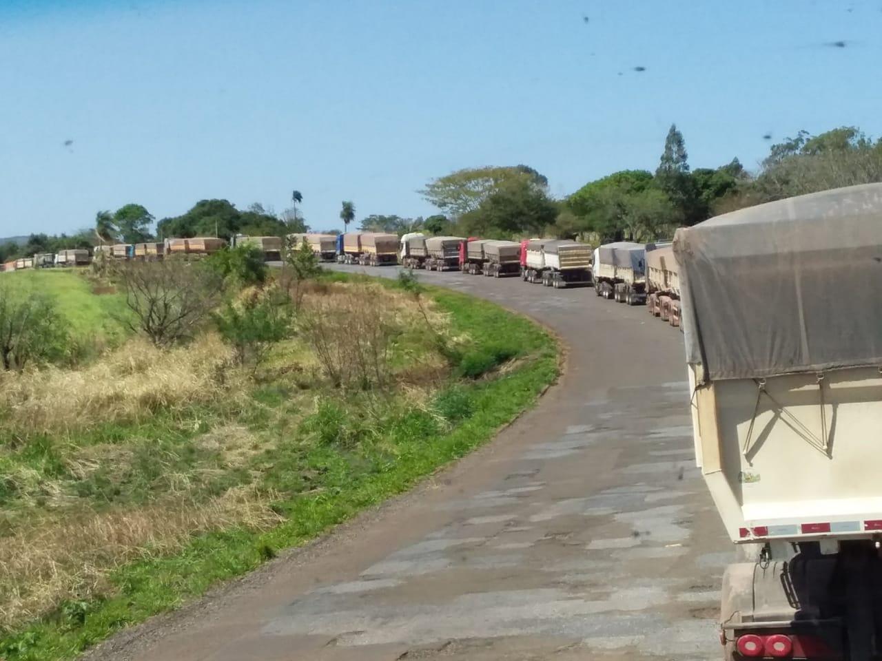 Indígenas bloqueiam MS 384 que liga Bela Vista a Antônio João