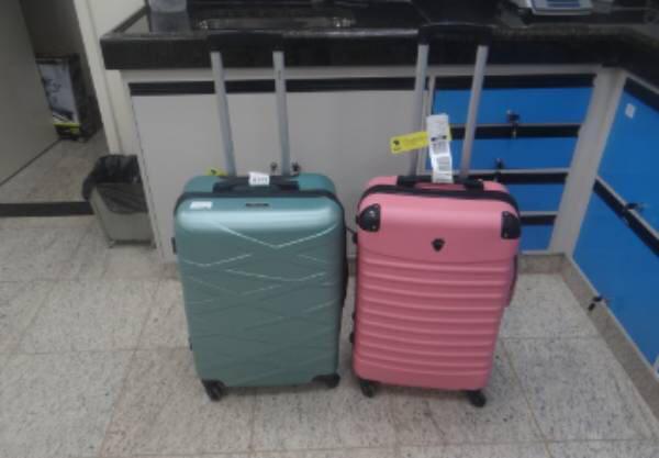 Passageira é presa dentro de avião em Campo Grande após PF identificar droga em malas