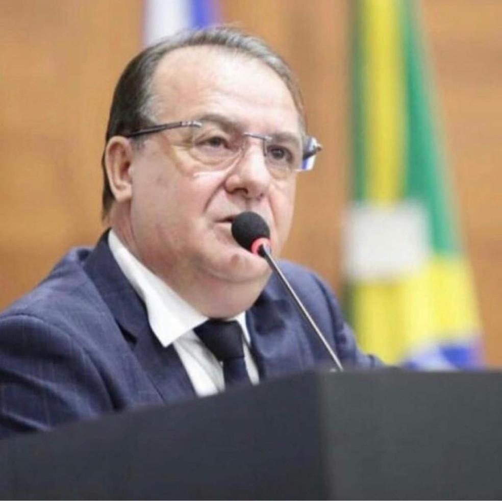 Deputado de MT autor de projeto contra vacinação obrigatória morre com Covid