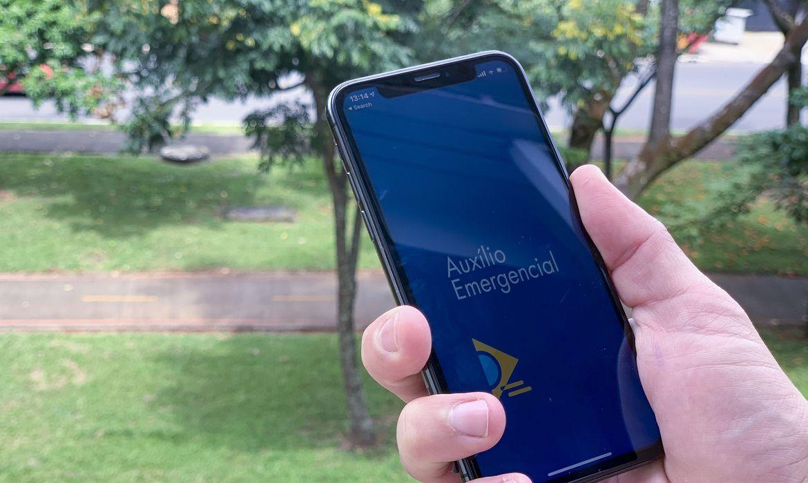 Caixa paga hoje auxílio para nascidos em junho