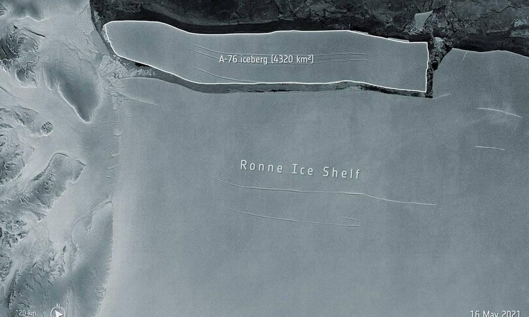 Iceberg gigante se desprende na Antártica
