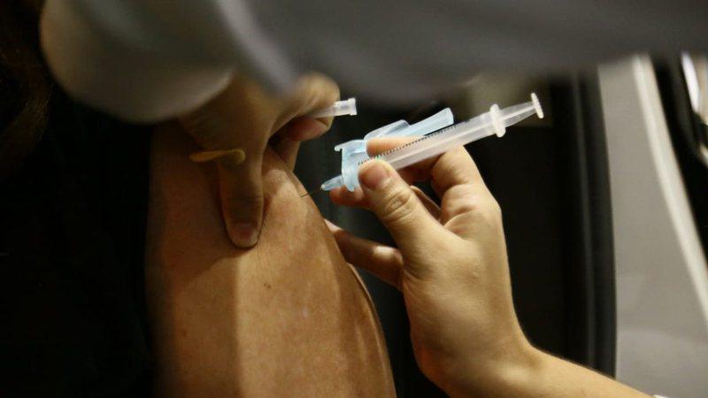 Covid: Dourados realiza aplicação de segunda dose nesta quarta
