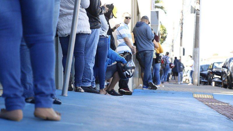 De auxiliar de cozinha a vendedor, Funsat oferece 1,1 mil vagas