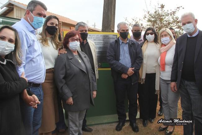 Prefeito Piti e Governador Azambuja inauguram Conjunto Habitacional  ‘Maneco Miranda’