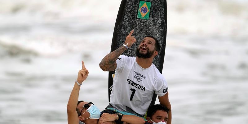 Ítalo Ferreira é campeão olímpico no surfe