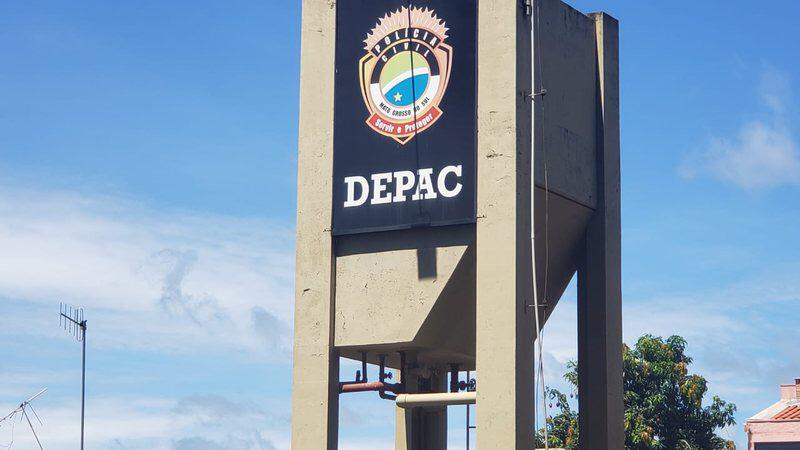 Após bebedeira, filho atinge mãe com facada